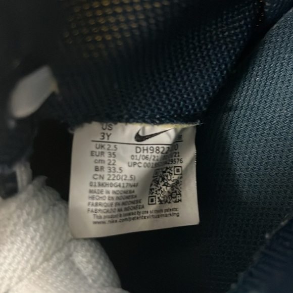 Girls Size 3 Nike Blazers - Picture 9 of 10